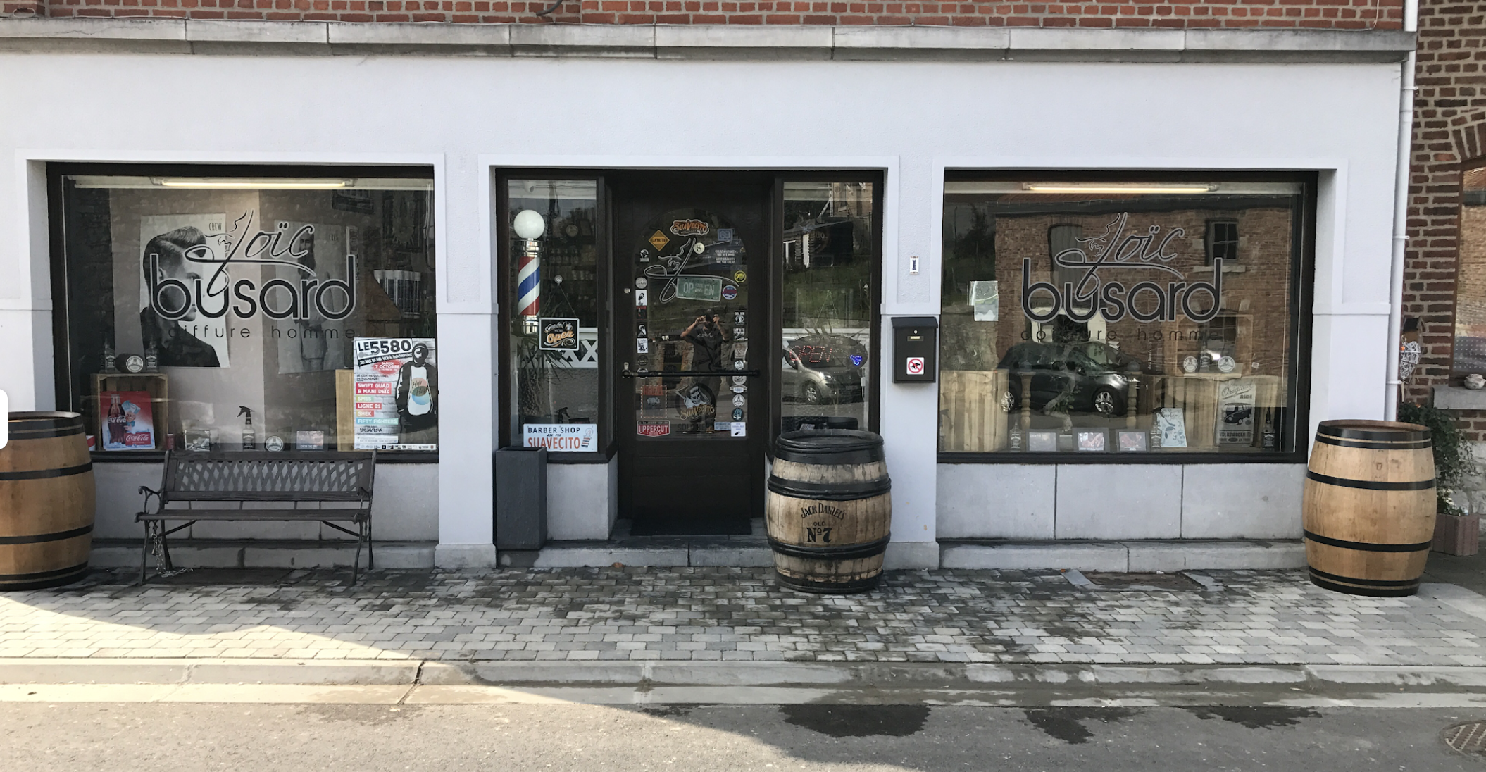 Façade du Loïc Busard Barber Shop à Rochefort